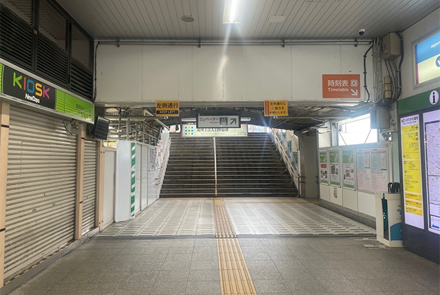 北口の階段を上ります。