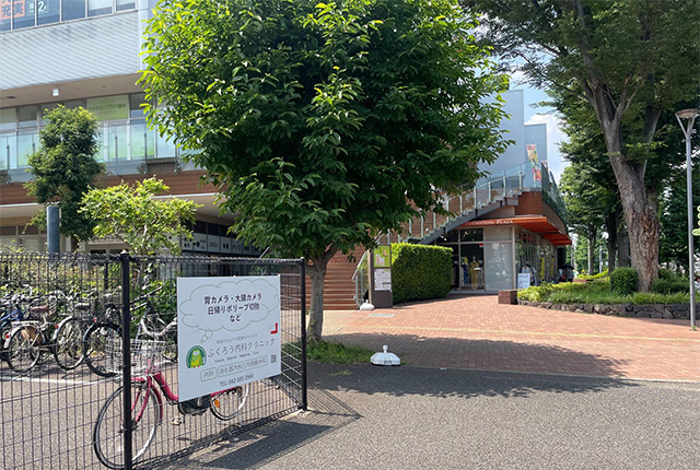 駐輪場を通過し、左に曲がります。